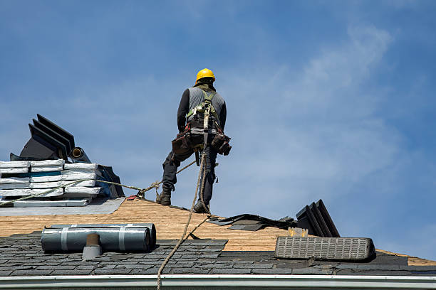 Professional Roofing technician working in Keego Harbor, MI